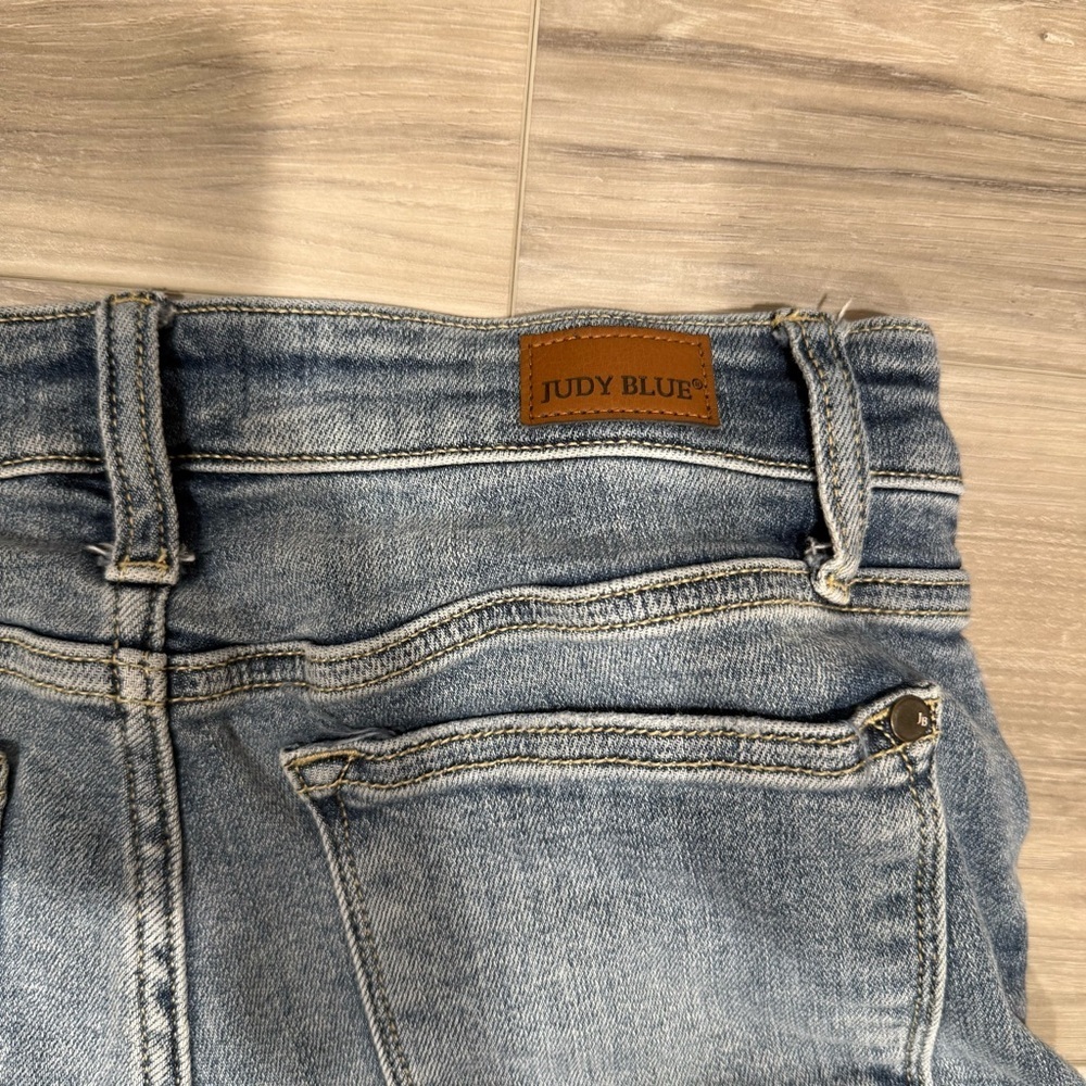 Judy Blue Light Wash Skinny Jeans - Picture 7 of 10